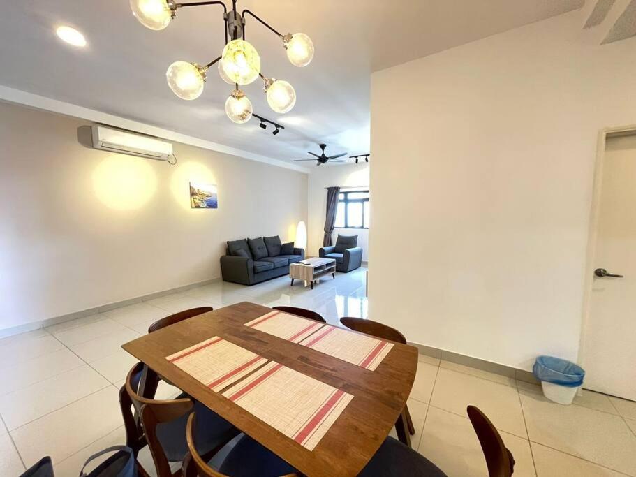 Meridin Medini By Wp Homestay Nusajaya  Esterno foto