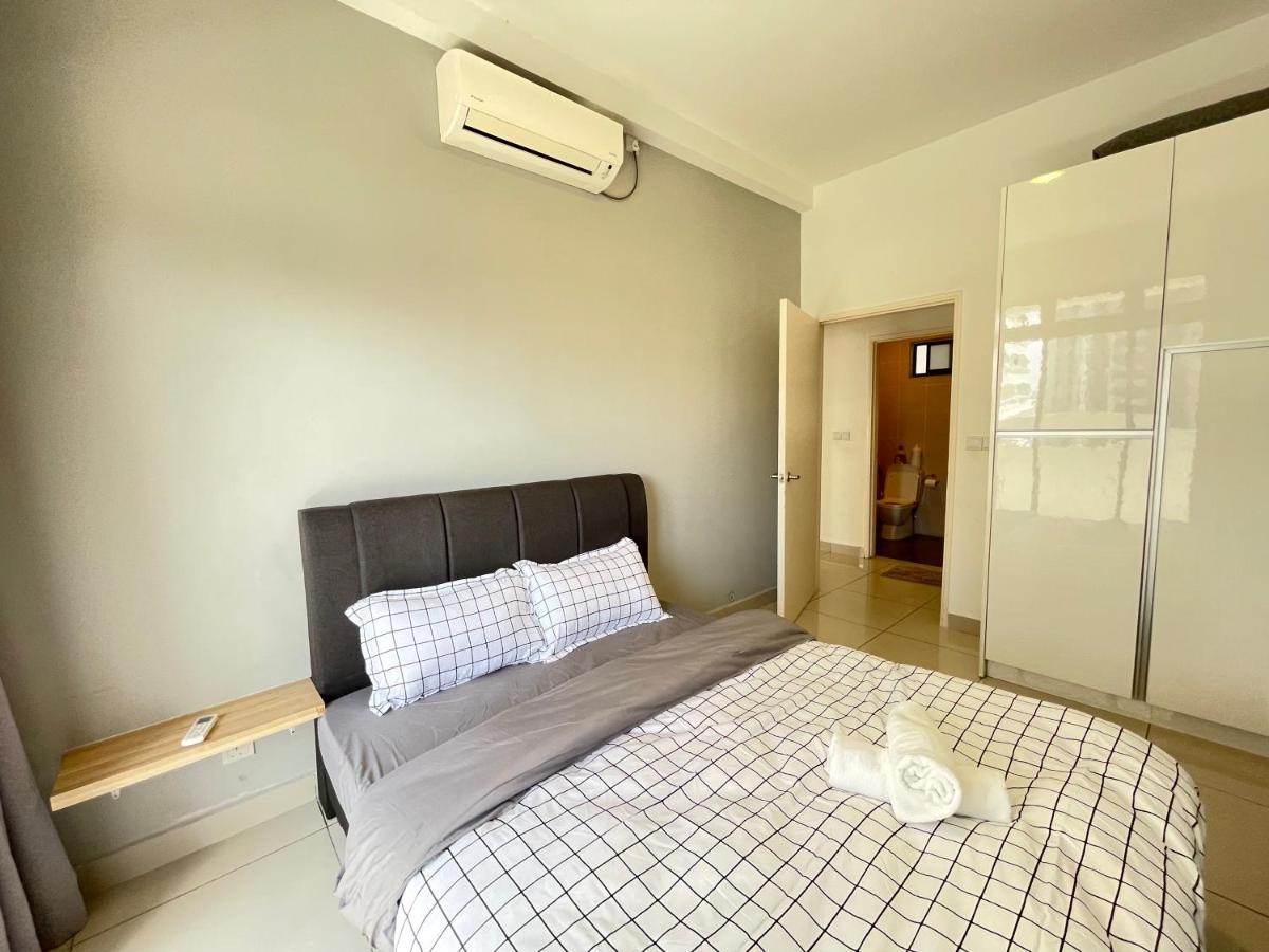 Meridin Medini By Wp Homestay Nusajaya  Esterno foto