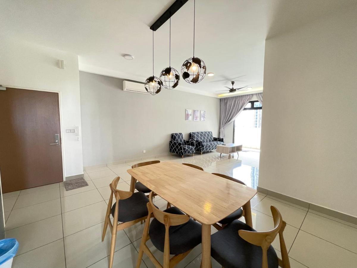 Meridin Medini By Wp Homestay Nusajaya  Esterno foto
