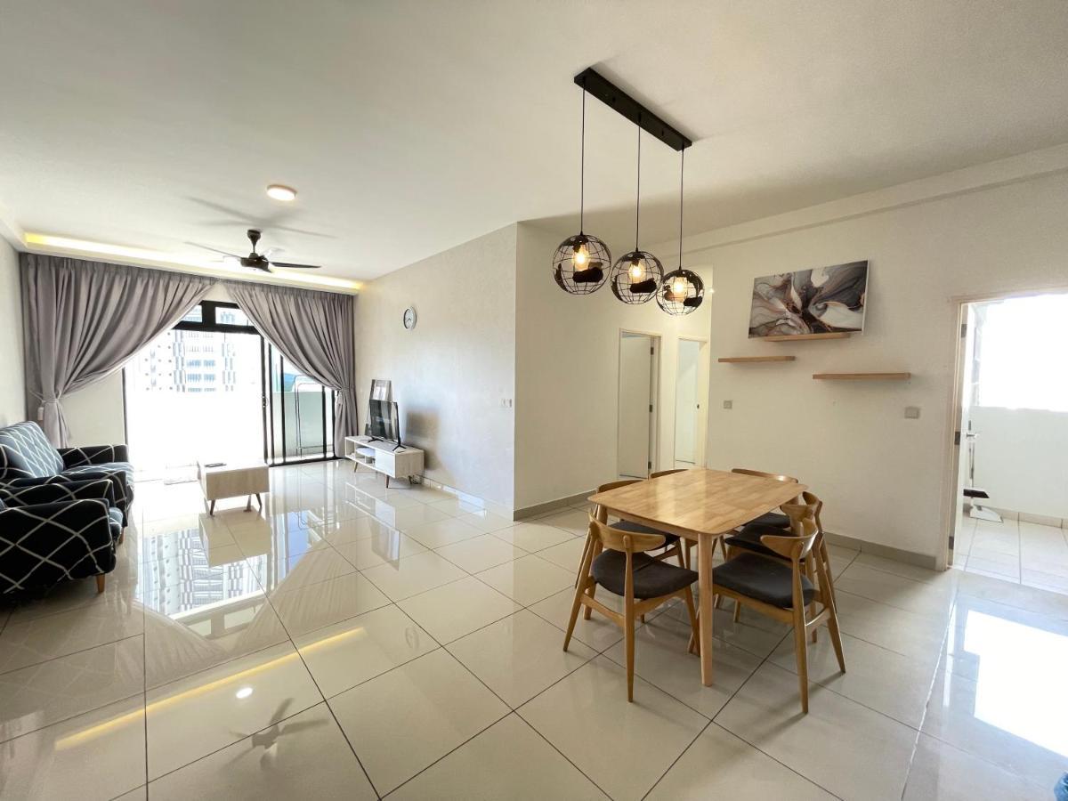 Meridin Medini By Wp Homestay Nusajaya  Esterno foto
