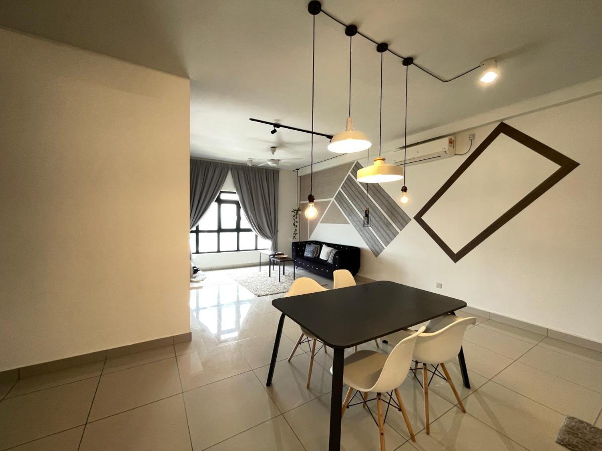 Meridin Medini By Wp Homestay Nusajaya  Esterno foto