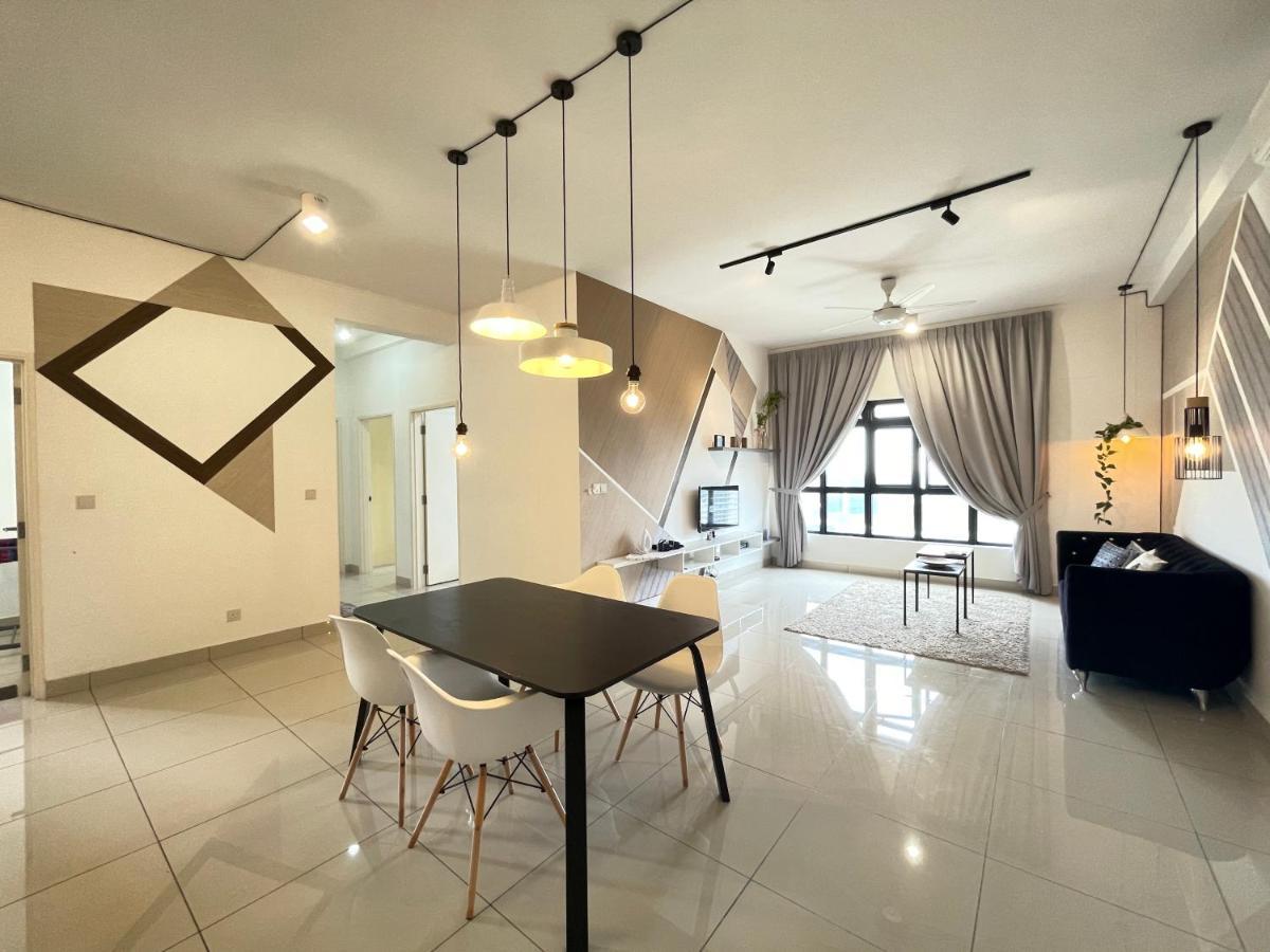 Meridin Medini By Wp Homestay Nusajaya  Esterno foto